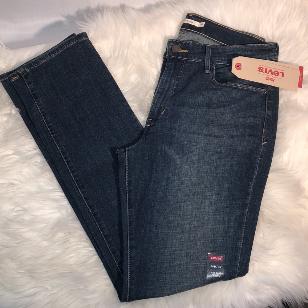 Mid rise levis jeans dark wash